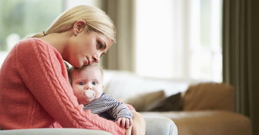 Uneori, maternitatea înseamnă singurătate. Iar asta doare