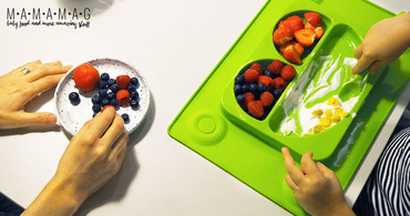 Cum împiedici copilul să arunce mâncarea pe jos (GIVEAWAY)