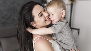 Fericirea copilului tău depinde de afecțiunea pe care i-o oferi