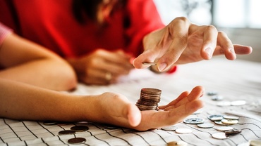 Stimulent inserție 2019: Câți bani îți dă statul pentru a renunța la concediul de creștere copil