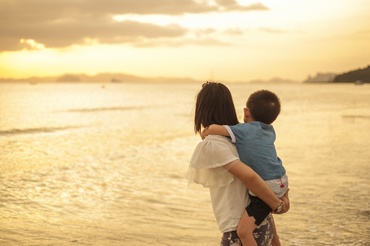 Ce îi spun copilului meu când întreabă de tati? – de Raluca Barbu Grigorescu