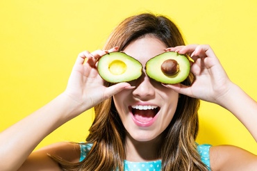 10 întrebuințări ale fructului de avocado pe care ți-ai fi dorit să le fi știut până acum