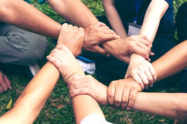 Dacă cercul tău de prieteni nu te aplaudă e semn că nu e cercul tău