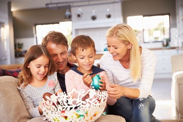 30 aprilie, zi liberă pentru bugetari. Mai mult timp pentru părinți și pitici