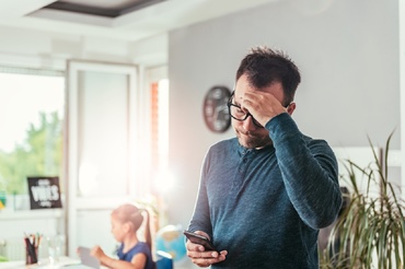 Se întâmplă în România: Aplicaţie pe telefon, prin care părinţii află în timp real ce fac copiii la şcoală