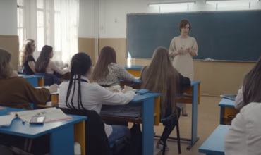 #FaraAparare. Scurtmetraj despre o profesorii umiliți în școli, devenit viral în mediul online