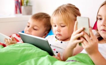 RAPORT: Interesul copiilor pentru shoppingul online s-a triplat