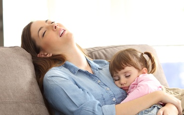 Mamele, lipsă acută de somn în primii 6 ani de viață ai copilului. O spun studiile, nu doar mămicile obosite