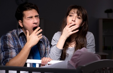 Bebelușii isteți au nevoie de mai puțin somn și se trezesc în timpul nopții, spun studiile