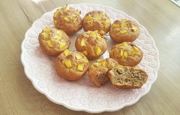 Brioșe cu banane, nucă și bucăți de piersică (Fără zahăr)