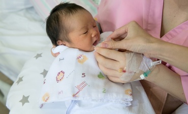 Jack Newman –  3 mituri care sabotează startul bun în alăptare