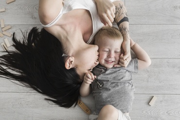 Băiatul mamei, sunt mândră că te cresc şi că eşti al meu