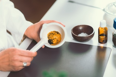 “Cum ne poate ajuta homeopatia să îi pregătim pe copii pentru școală” – interviu cu As. Univ. Dr. Pavelescu Mirela