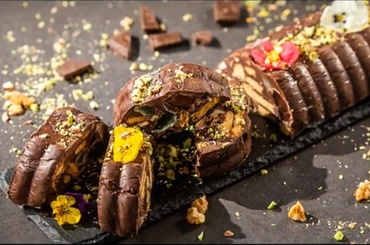 Chec cu nuci, biscuiți și ciocolată, fără coacere