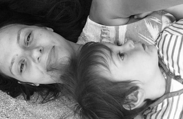 (XVII)*Celei care nu mai e singură*