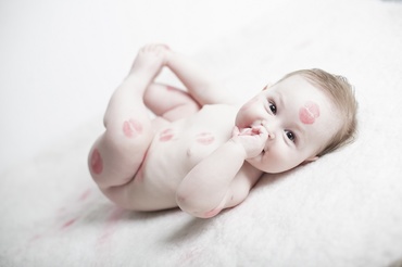 Urmează să îți petreci sărbătorile cu un nou-născut? Iată ce reguli importante trebuie să respecți