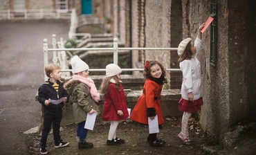 Țara în care temele pentru acasă sunt înlocuite cu acte de bunătate