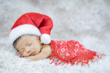 Bebelușii care își sărbătoresc primul lor Crăciun