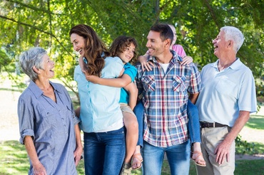 De ce au nevoie copiii să fie crescuți în preajma bunicilor și a familiei extinse