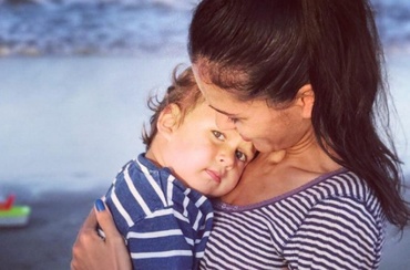 Copiii au nevoie în primul rând de părinți. Nu-i vorba de câți bani ai, ci de cât de implicat poți fi