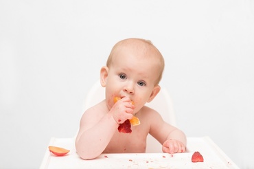 Se pot îneca mai ușor cu mâncare bebelușii autodiversificați, decat cei diversificați? Experții susțin contrariul