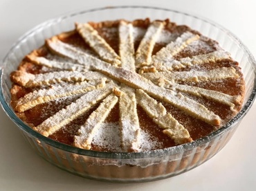 Tartă cu mere, caise din compot și aluat simplu