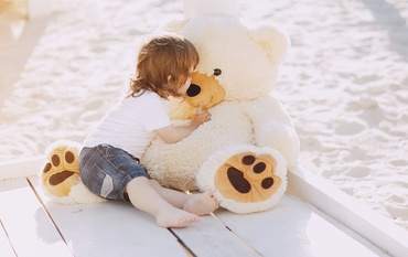 Nu e vina ta, copile. Dar de ce o uit mereu?