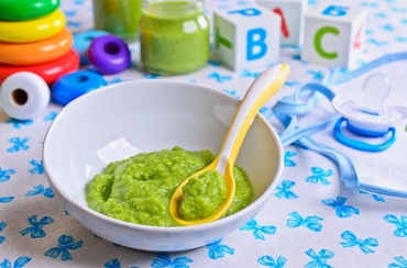 Spanacul – când se introduce în alimentația bebelușului și ce beneficii oferă