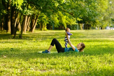 12 tipuri de exerciții pentru mămici și bebeluși