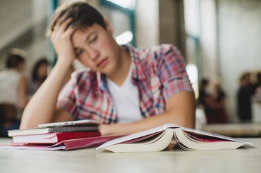 Ai un copil care dă examen în perioada următoare? Fii lângă el, susține-l și adu-ți aminte aceste 14 recomandări