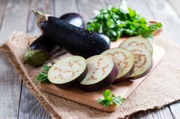 Vânăta – când se introduce în alimentația bebelușului și ce beneficii oferă