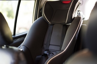 Cum ducem copilul acasă de la maternitate: brațe, landou sau scoică?