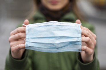 Românul moare pe front! Nu ca prostu că n-a purtat mască!