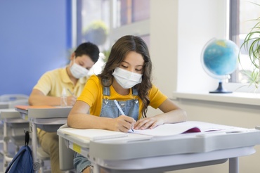 Ghid pentru elevii de gimnaziu și liceu: Pauzele vor fi de 5 minute pentru ca profesorii să schimbe clasa, elevii au doar 2 sau 3 discipline simultan