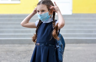 Când este recomandat ca elevii să poarte măști textile și când să poarte măști chirurgicale?