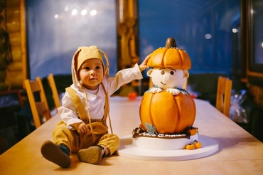 Un an de când te am. Să trăiești vesel încă 100, copil cu ochi negri și zâmbet cald