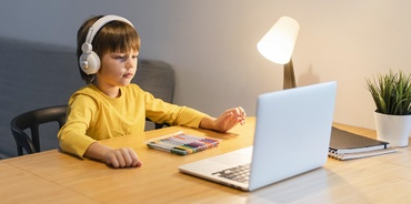HOTĂRÂRE CNSU. Școala online se prelungește până la vacanța de iarnă