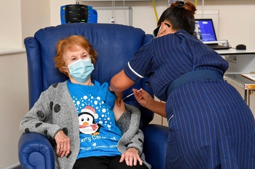 Autoritățile britanice avertizează că vaccinul împotriva COVID-19 nu este recomandat persoanelor cu alergii