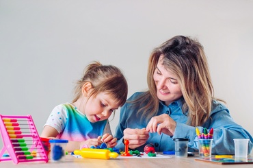 Activități de interior simple, dar creative, pentru copiii de 1-7 ani