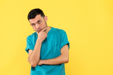 Cum faci un român să se vaccineze