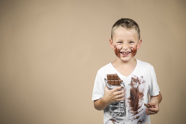 Cum să elimini petele de pe hainele copilului – cele mai eficiente remedii naturale