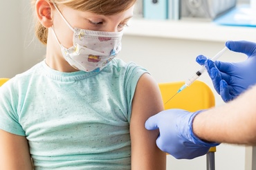 Încep testele de vaccin anti COVID-19 la copii