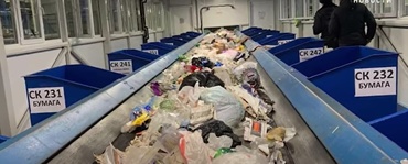 Bebeluş găsit mort, printre gunoaie. Micuțul a apărut pe banda transportoare, într-o fabrică de reciclare din Rusia