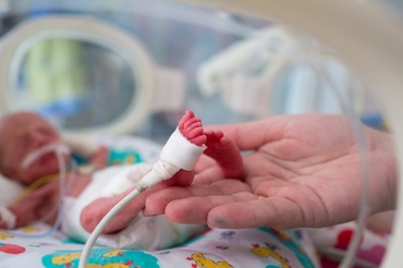 Medicii au adus pe lume, cu succes, un bebeluș prematur de 649 de grame. Iată aici detalii despre acest caz rar