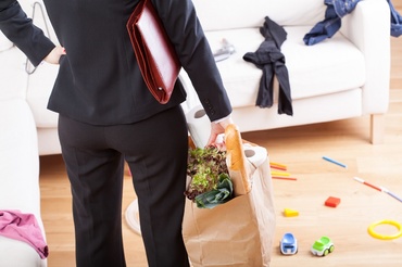 5 minciuni pe care le-am crezut despre tranziția dintre “mama care stă acasă cu copilul” și „mama care lucrează”