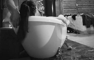 Las-o să facă o baie în seara asta