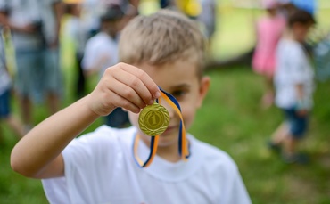 Obișnuiești să pui presiune pe copilul tău? Iată de ce trebuie să te oprești din a mai face asta