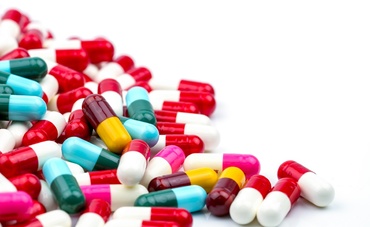 Consumul de antibiotice poate crește riscul apariției alergiilor alimentare și al obezității