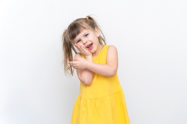 Apariția molarilor – semne, simptome și sfaturi pentru depășirea durerii