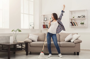 10 trucuri pe care ni le recomandă consultanții organizatori, pentru a menține casa curată cu puțin efort